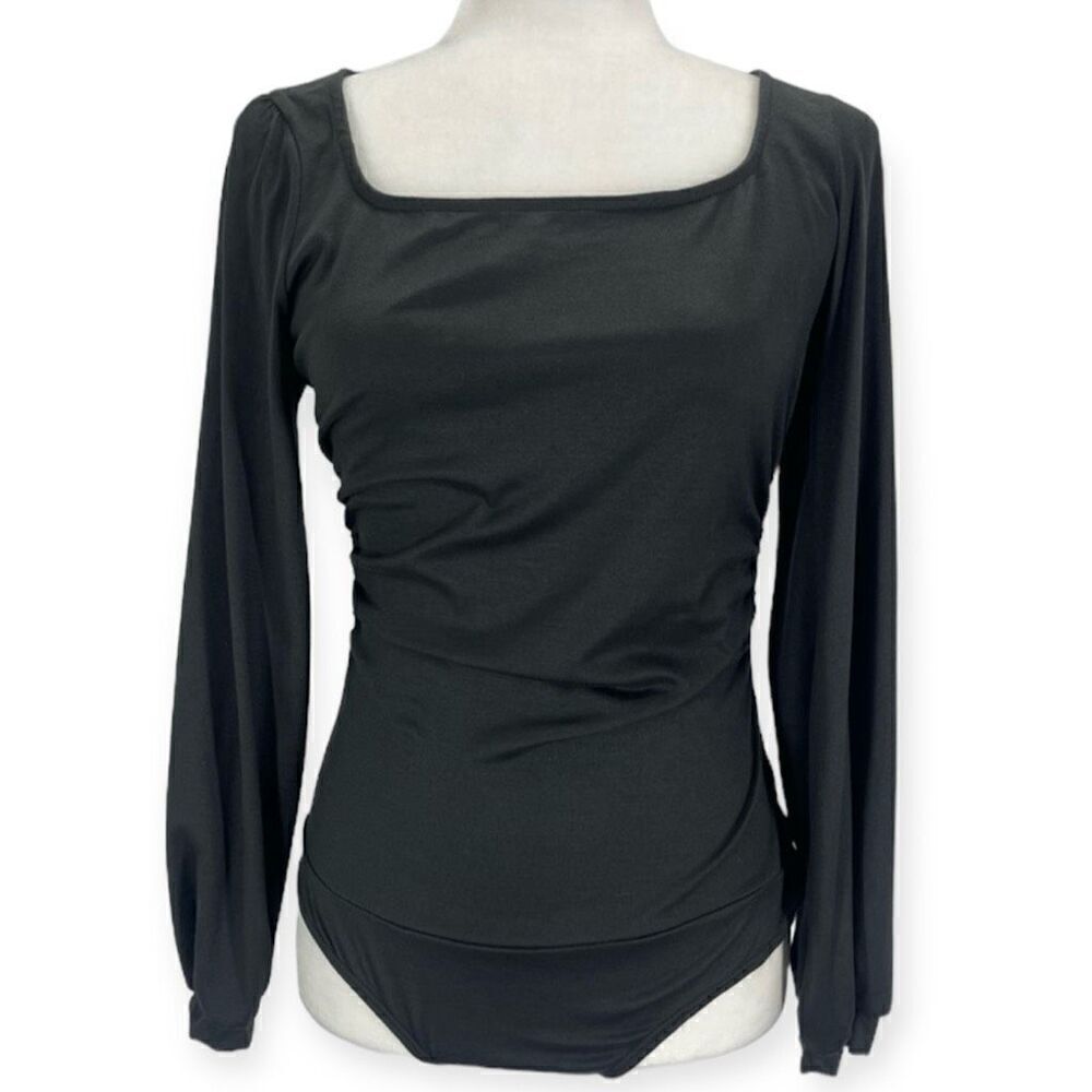 GILLI Square Neck Long Sleeve Bodysuit - Medium